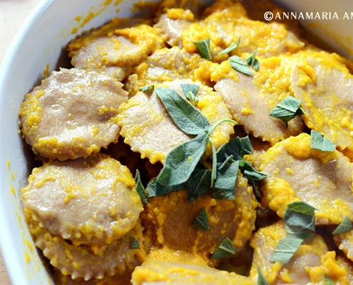 Ravioli alla zucca fatti a mano
