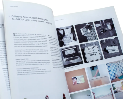 04 BIENNALE DEI GIOVANI FOTOGRAFI ITALIANI Catalogo mostra RIFLESSIONI UGUALI/DIVERSI – Centro Italiano della Fotografia d’Autore. Supplemento al n°10/2014 di Fotoit, pag.22-23. Con il patrocinio del comune di Bibbiena e la Federazione Italiana Associazioni Fotografiche