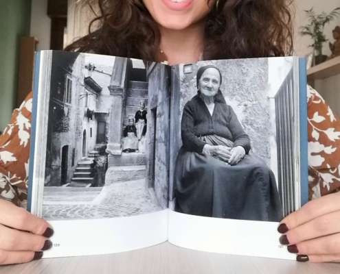 VOLUME 100 FOTOGRAFI ITALIANI Pubblicato da PSICOGRAFICI EDITORE. ©Annamaria Amura