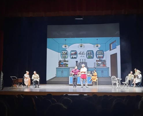 Spettacolo "Sua Maestà la Rossini" presso il teatro Rossini di Pesaro. Scenografie realizzate dagli studenti di arti figurative del liceo artistico Mengaroni.